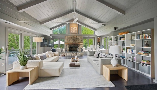 Jug End Crest | Fireplace Sunroom Central Air in Great Barrington