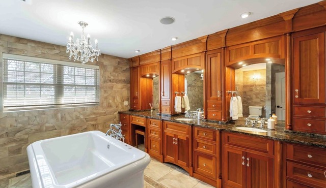 Kingston Private Executive Living Residence in Kingston