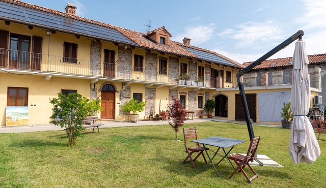 "La Picchiera" 2-room apartment with kitchen and garden, surrounded by vineyards in Piemonte