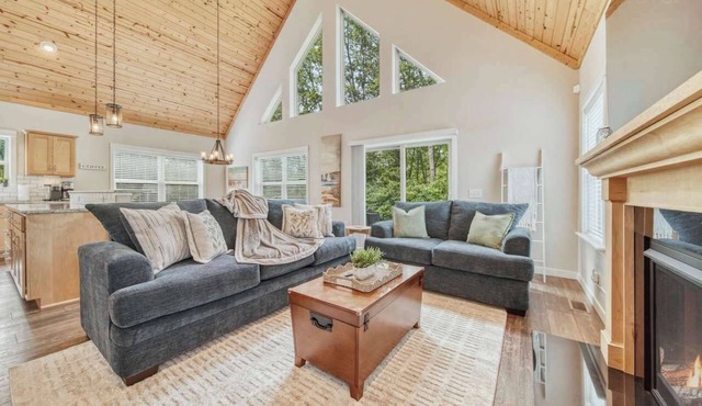 Lake It Easy, Hot Tub, Fire Pit, Beach Access in South Haven