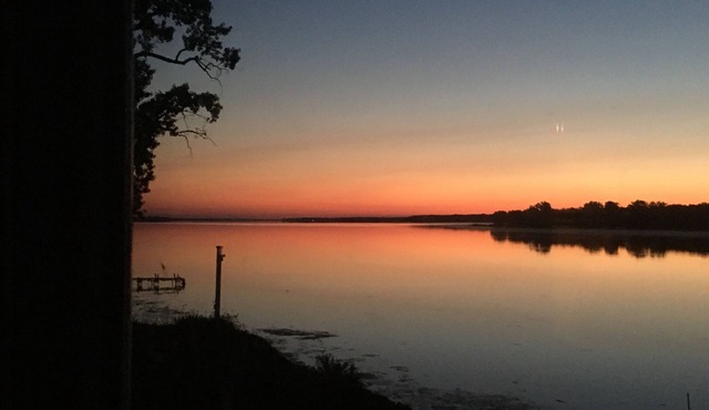 Lake Sunrise Cottage on Lake Champlain in Alburgh