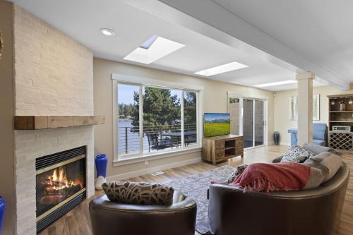 Lake Waterfront DUO Homes in Auburn