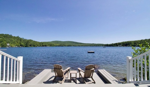 Lakefront Cottage on Pristine Granite Lake in Nelson