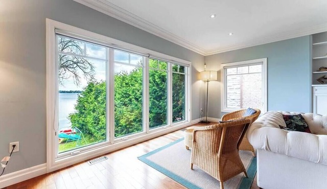 Lakefront Family Villa, Billiards, Chef’s Kitchen and Pet-friendly in Innisfil