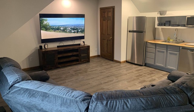 Lakehouse property with private pool + bonus space sleeps 14 in Marion
