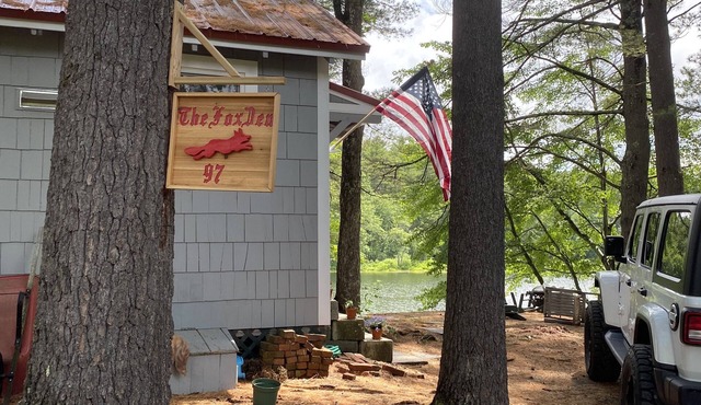 Lakeside home. Fishing, paddle boarding, swimming, and easy lake fun. in Warner