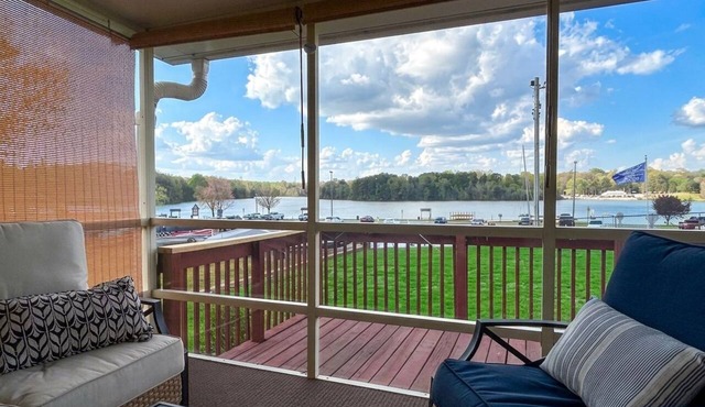 Lakeside Home: Sunset Views, Marina, Golf, Tennis in High Point