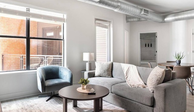 Landing | Stylish 2BD, Gym, Clubhouse in Dallas