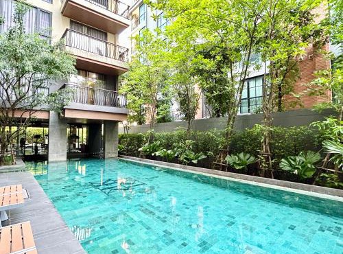 Langsuan Spacious One Bedroom in Bangkok