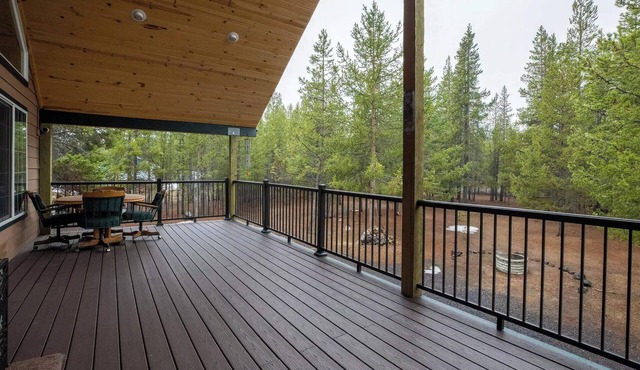 Large 3BR Retreat w Deck Views & Outdoor Adventure Access in Crescent