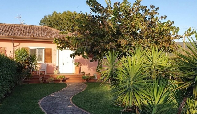 Laughing villa with large garden, pool and parking space in Vecchiano