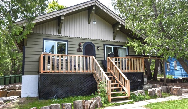 Le Davos, A nice vintage cottage in Village Suisse resort, in heart of Val-David in Val-David