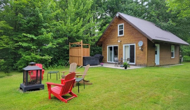Le Madison avec Spa et Vue sur le Lac in Sainte-Cécile-de-Whitton