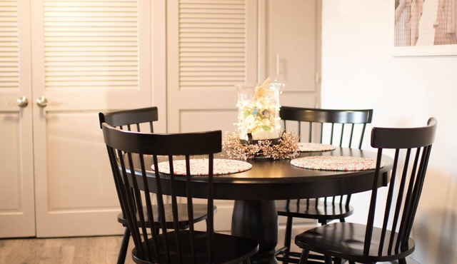 Lincoln House. Short distance from Lake Michigan and downtown in St Joseph