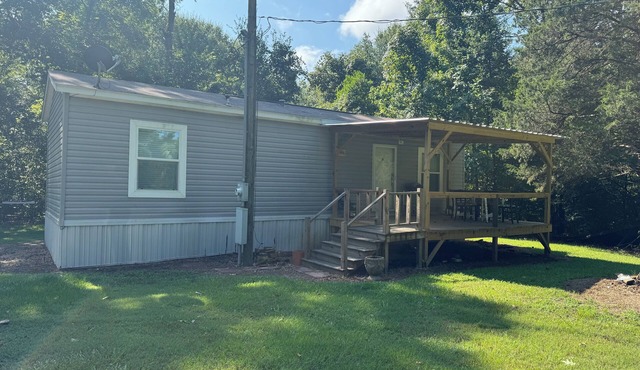 LITTLE MONTANA is a secluded little space close to beautiful Lake Mary in Woodville