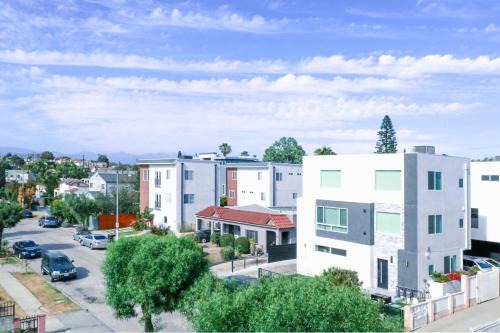 Lucky Charm 4 Bedroom Mid-City Apartment in Los Angeles