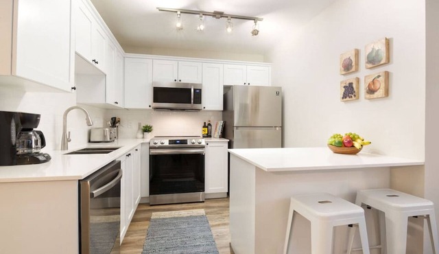 Lux 2BR Home: Hot Tub, Steps to Olympic Plaza in Whistler