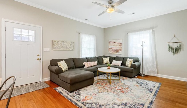 *Lux Modern Townhome * Downtown* King Beds * Duke* in Durham