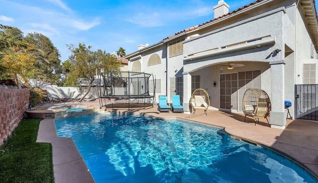 Luxe 5BR Home w/Pool, BBQ, EV Charger Near Strip! in Las Vegas