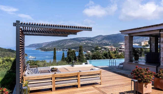 Luxurious 4 bedroom villa Xris with infinity pool and beach access in Syvota