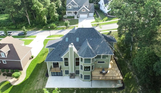 Luxurious 7000 SqFt Mansion, Chef’s Kitchen, 800 SqFt Deck, 1200 SqFt Patio in Crown Point