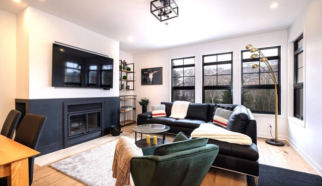 Luxurious and beautiful new condo, Tremblant-Les-Eaux- 4 rooms- up to 10 people! in Mont-Tremblant