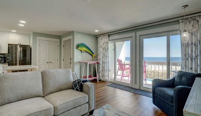 Luxurious Oceanfront Condo-Pool-Keyless Checkin-Complete Renovation RR Host in Carolina Beach