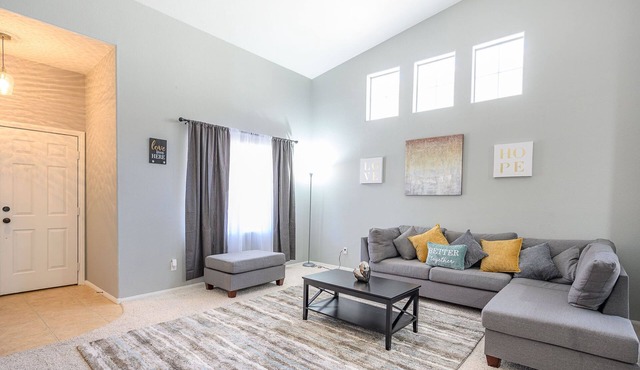 Luxurious Pool Home mins from LV Strip! in Henderson