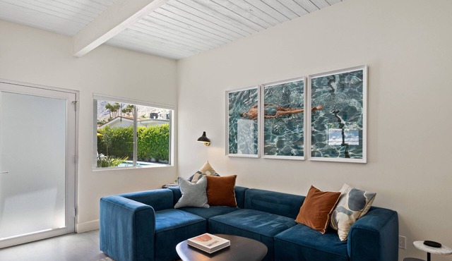 Luxurious Tennis Club Bungalow 3 with Mountain Views and Walks to Downtown Palm Springs! in Palm Springs