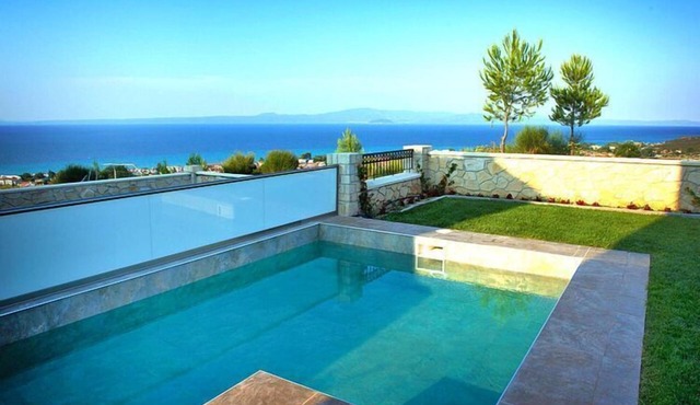Luxurious villa on Halkidiki peninsula with private pool in Chanioti