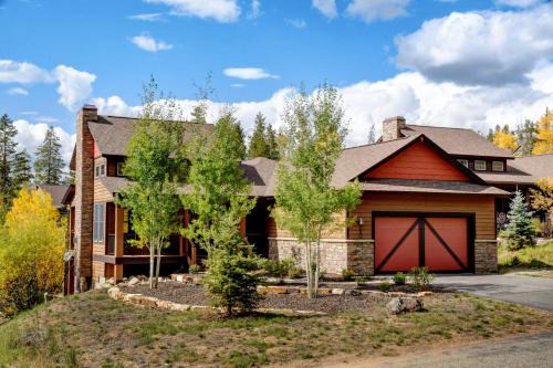 Luxury Chalet #250 With Hot Tub, Gas Fire Pit & Great Views - 500 Dollars Of FREE Activities & Equipment Rentals Daily in Winter Park