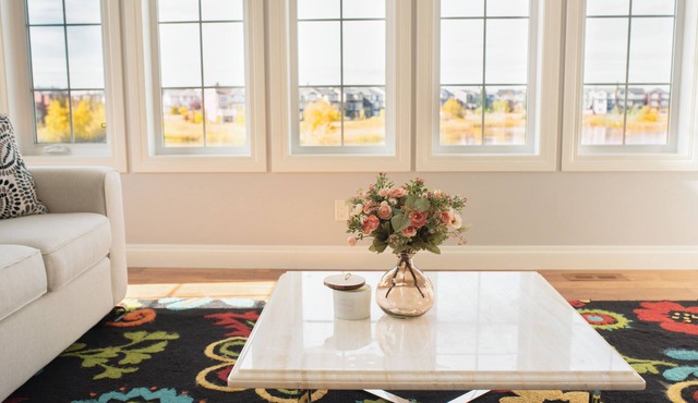 Luxury Lakefront house for all occasions, 90 mins drive to Banff, Pet friendly. in Calgary