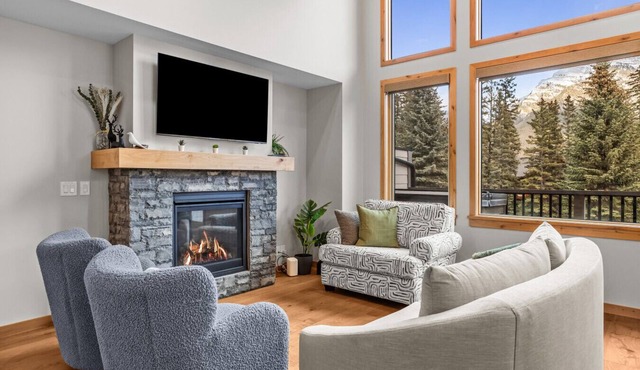 Luxury Modern Mountain Lodge in Spring Creek, Canmore in Canmore