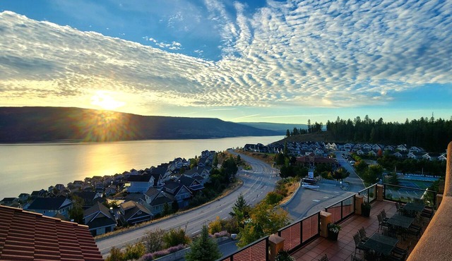 Luxury Okanagan Mansion - Weddings, Retreats & Family Gatherings in Kelowna