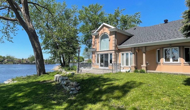 Luxury Riverside Villa with Magnificent RiverViews in Laval