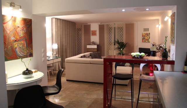 Luxury studio fully equipped with a private garden quietly situated in Πανόραμα