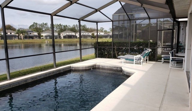 Luxury villa Near Disney Gated Lake View Heated Pool w/sunset & home office in Kissimmee