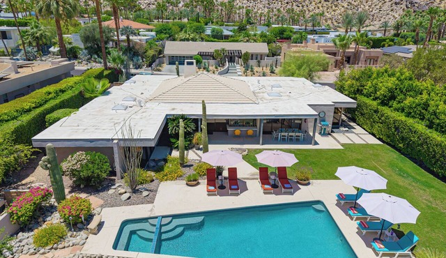 Martini Modern - Bold Design, Poolside Fun, Spa, Fire Pit & Views in Palm Springs