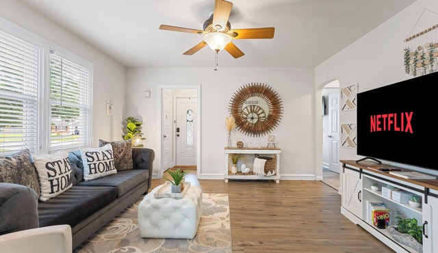 Mid Term Stay in North Wilmington ~ Perfect for Families ~ Bonus Gaming Shed in Claymont