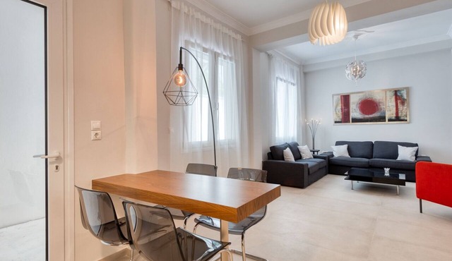 Modern 2-bedroom apt, 200m from the Acropolis in Athina