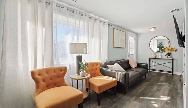 Modern 4BD 2BA Home Near Downtown Metra in Highland Park