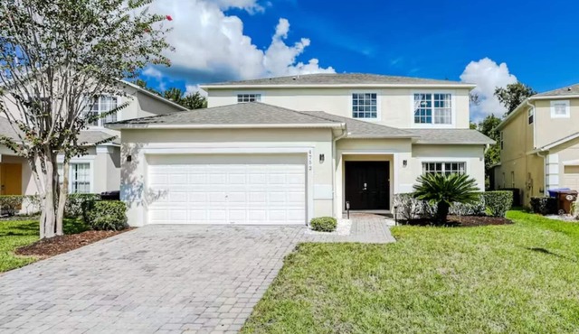 Modern 5-Bedroom Villa with secluded Pool & Games Room only 10 miles from Disney in Kissimmee