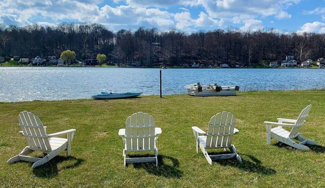 Modern Lakefront Home w/Fireplace near Ski Resort and Notre Dame in Cassopolis