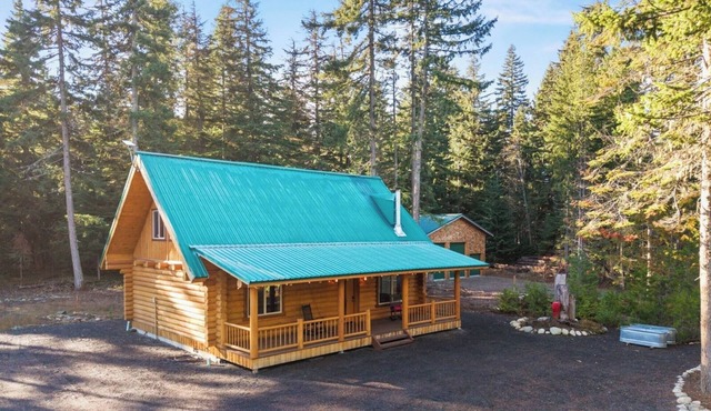 Modern Log Cabin w/Private Fire Pit – Mins to Lake Kachess & Snoqualmie Pass in Easton