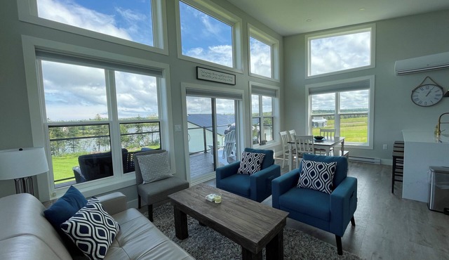 Modern Water Front Cottage Close To Cavendish Beach! in Breadalbane