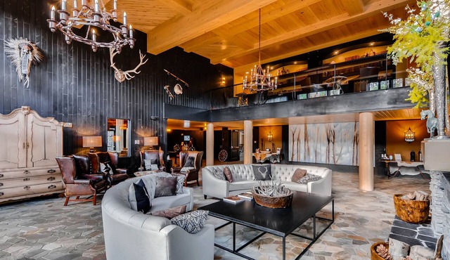 Mountain villa with fabulous shared amenities & fireplace - ski-in/ski-out in Breckenridge