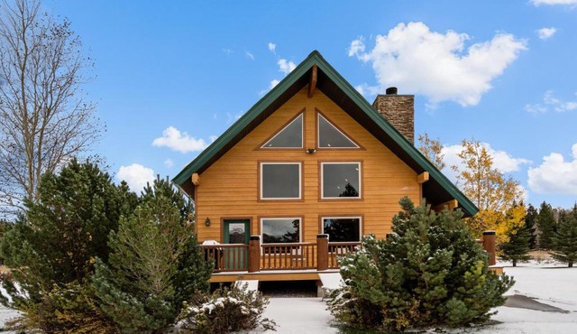 Mule Deer Cabin in West Yellowstone