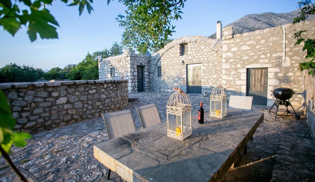 Mylos villa in Mani for 8,Private garden,Near Beaches in Triantafillia