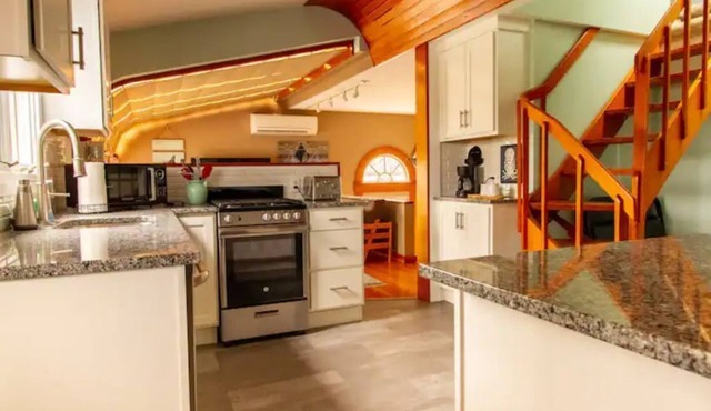 Nautically themed apartment with Ocean View in Bristol