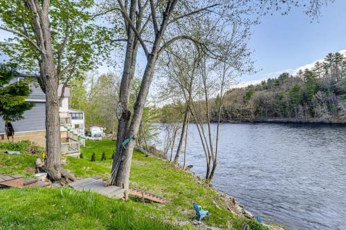 Near Trails & Lakes! Pemigewasset River Townhome in Franklin